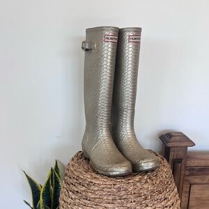 ✨ Hunter Original Tall Gold Snakeskin Rain Boots ✨
Metallic Limited Edition